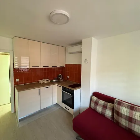Cemo Apartment *
